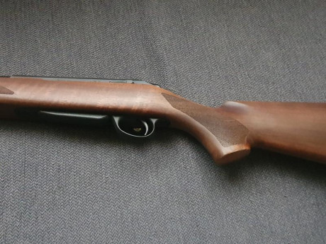Vendo rifle de cerrojo Tikka T3x Hunter en calibre 222rem. Cañón 57 cm. Cargador 4 cartuchos. Con disparador 32