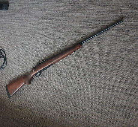 Vendo rifle de cerrojo Tikka T3x Hunter en calibre 222rem. Cañón 57 cm. Cargador 4 cartuchos. Con disparador 30