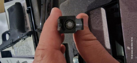 Buenas compañeros foreros.
Una amiga me pide que le ponga a la venta su pistola Smith & Wesson MP9, 10