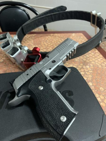 súper oferta  Vendo Sig Sauer x-five allround con 2 cargadores.  precio 1650 euros, transferencia de propiedad 00