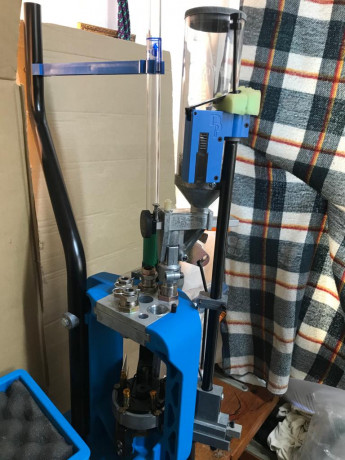 Un compañero vende esta máquina de recarga  Dillon 750 .

Está nueva, ya que fue adquirida en Octubre 11