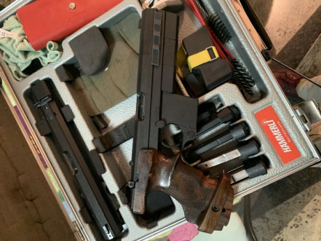 Buenas a todos. Un compañero del campo de tiro de Jaén me ha pedido que le ponga a la venta dicha pistola. 01