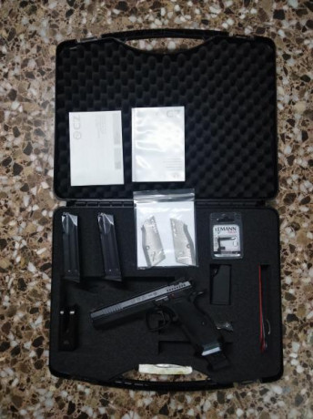Pistola CZ TS2, tres cargadores, inserto para funda doble Alfa. El arma tiene solamente dos tiradas. Cachas 02
