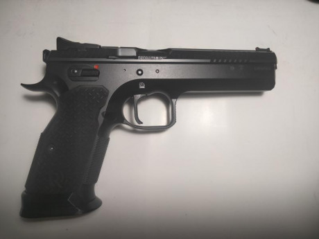 Pistola CZ TS2, tres cargadores, inserto para funda doble Alfa. El arma tiene solamente dos tiradas. Cachas 00