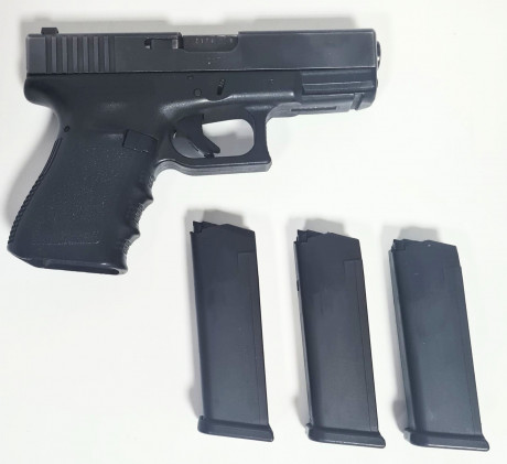 Se vende Glock 19, de tercera generación, con tres cargadores.
Está Guiada en A, y se puede ver y probar 00