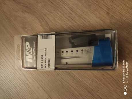 Hola,

Se venden 2 cargadores para la pistola SW Shield de 9mm pb.

Uno es original de SW, de los de 8 02