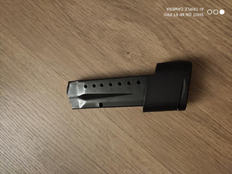 Hola,

Se venden 2 cargadores para la pistola SW Shield de 9mm pb.

Uno es original de SW, de los de 8 00