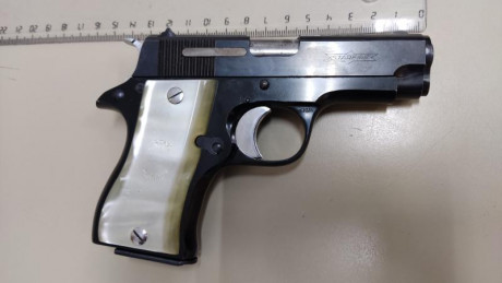 Vendo Pistola Star DKL calibre 9mm corto con 2 cargadores. El arma está en Cartagena. Para guiar con licencia 01