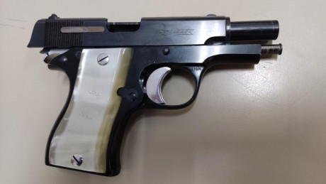 Vendo Pistola Star DKL calibre 9mm corto con 2 cargadores. El arma está en Cartagena. Para guiar con licencia 00