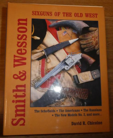 Buen estado general
1 - El legendario oeste Pistoleros 10€
2 - Lyman Muzzleloaders handbook 30€
3 - Flaydermans 40