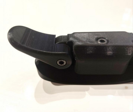 Cantonera ajustable en vertical para carabina del 22 Anschutz Match 54.
Pieza fabricada en plástico con 00