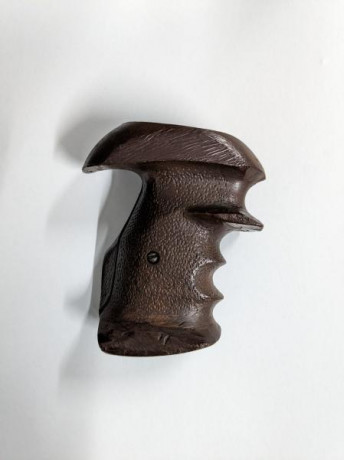 Cacha anatómica en plástico para revolver Astra o S&W modelo cuadrado

Talla M

Precio: VENDIDA 02