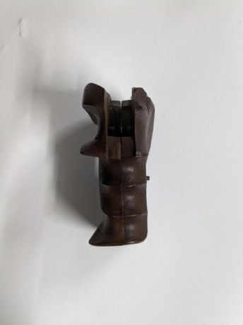 Cacha anatómica en plástico para revolver Astra o S&W modelo cuadrado

Talla M

Precio: VENDIDA 00