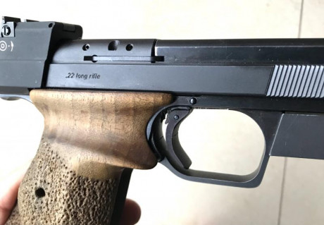 Se ofrece una magnifica  pistola Hammerli modelo 208S, estado excelente sin signos de uso, tigestop, gatillo 22