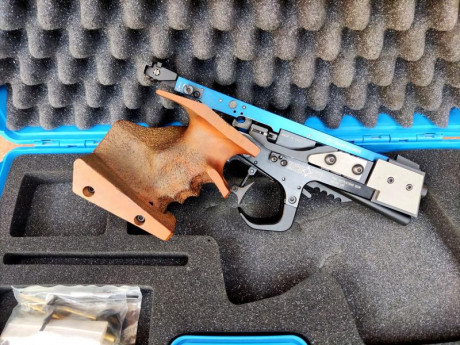 En venta una MatchGuns MG4  (32wc) bien conservda, en su maletin original con sus accesorios. El precio 01