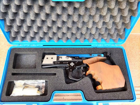 En venta una MatchGuns MG4  (32wc) bien conservda, en su maletin original con sus accesorios. El precio 00