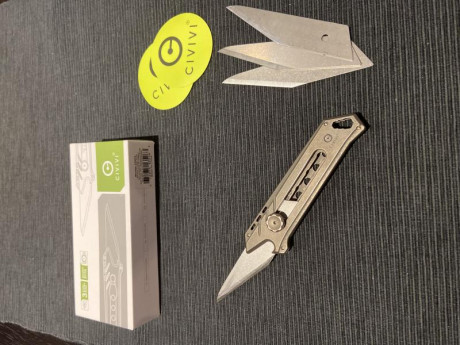 Cutter tipo kiridashi. 4 hojas reemplazables y afilables de 1,2 mm en acero 9Cr18MoV con una dureza de 01
