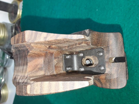 Cambio o Vendo cacha  diestra Feinwerkbau P8X talla  L 
Solo usada, y en muy buenas condiciones, no está 10