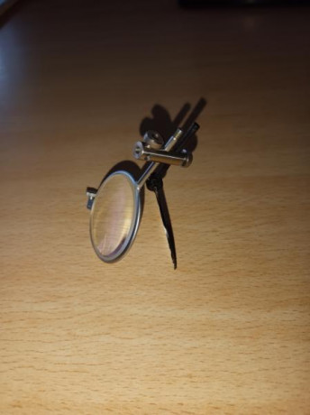 Vendo material Knobloch:

- Soporte doble
- Aro portalente con lente (2.75, para vista cansada)

Regalo 02
