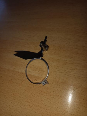 Vendo material Knobloch:

- Soporte doble
- Aro portalente con lente (2.75, para vista cansada)

Regalo 01
