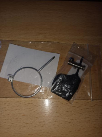 Vendo material Knobloch:

- Soporte doble
- Aro portalente con lente (2.75, para vista cansada)

Regalo 00