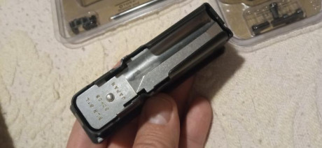 Accesorios para Browning BLR81 en calibre 30-06:
1.- Cargador extra, sin estrenar, fabricación Japón. 02