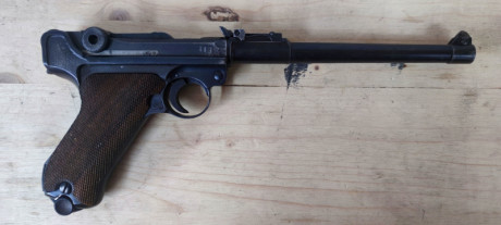 Es una luger muy atractiva y vale para el tiro y coleccion.
La empuñadura es de otro numeración y el cargador 00