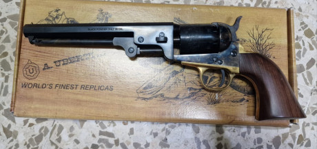 Marca Uberti,  no ha disparado nunca, nuevo a estrenar, es de un amigo, lo compró y nunca usó, tiene 2 00