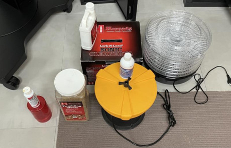 Un compañero me ha pedido que le ponga un anuncio, vende algunas cosas:
Limpiavainas SmartReolader 1,5L 01