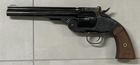 Un compañero me ha pedido que le ponga un anuncio, vende dos revólveres, el primero es un Uberti single 10