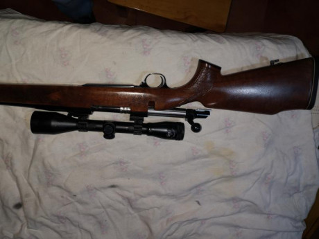 Se vende browning bbr calibre 300 winchester magnum.
Tiene años pero muy poco uso, maderas recién restauradas.
Visor 01