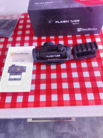 Vendo punto rojo Nikko Stirling Flash 1x25 Red Dot, precio 100 euros, envio incluido. Solo lo he usado 01