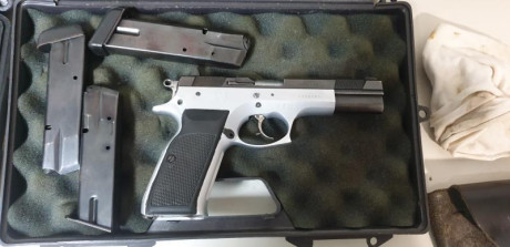 Buenas ña segunda es esta tanfoglio the ultra con 3 cargadores muy buen estado por 350eur con su maletin 02