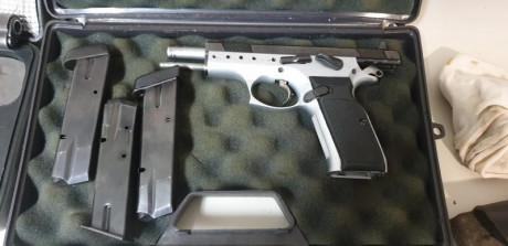 Buenas ña segunda es esta tanfoglio the ultra con 3 cargadores muy buen estado por 350eur con su maletin 00