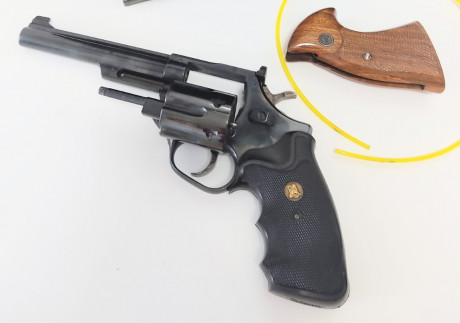 Se vende Astra Match con dos juegos de cachas, estado impecable y precisión excelente. Utilizado siempre 00