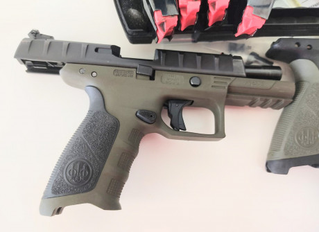 Se vende Beretta APX, 9 mm parabellum, con dos armazones, 4 lomos, 4 cargadores, kit de muelles, elementos 00