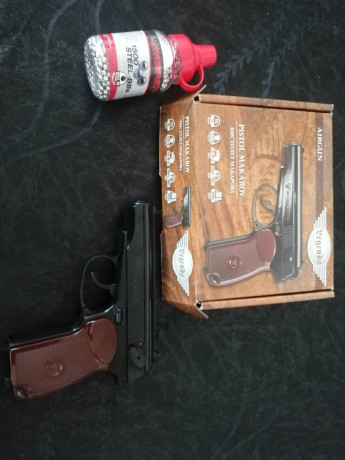 Se vende Makarov Co2, nuevo con tres cargadores, y caja de bolas de acero nueva.
Ideal para entrenamiento 00