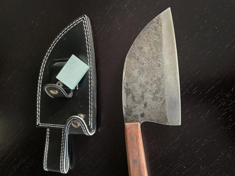 En venta este “Cleaver serbio” forjado a mano.
Hachuela muy versàtil tanto para procesar madera, como 01