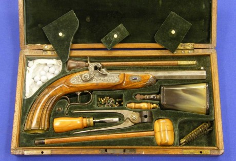Voy a colocar unas fotos de un arma larga alemana de llave de mecha del siglo XVI. 62
