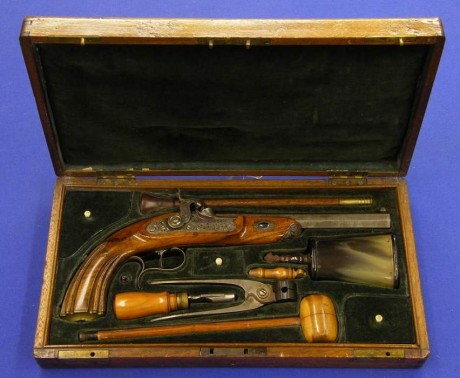 Voy a colocar unas fotos de un arma larga alemana de llave de mecha del siglo XVI. 60