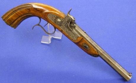Voy a colocar unas fotos de un arma larga alemana de llave de mecha del siglo XVI. 70