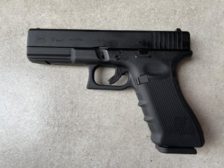 VENDIDA!!!!



Pistola Glock 17 Gen 4 de UMAREX /VFC para airsoft nueva a estrenar. 
Tiene Blowback.
Funciona 02
