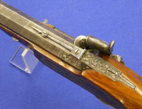 Voy a colocar unas fotos de un arma larga alemana de llave de mecha del siglo XVI. 80