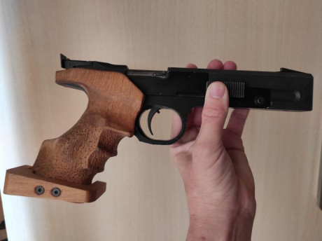 -Hola, 
pongo a la venta esta pistola del calibre 22 l.r., con varias posibilidades de ajuste del gatillo.
Con 11
