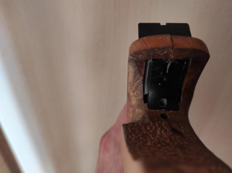 -Hola, 
pongo a la venta esta pistola del calibre 22 l.r., con varias posibilidades de ajuste del gatillo.
Con 10