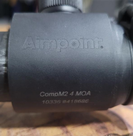 Vendo aimpoint comp2 de 4 moas,  es original no copia china,  350€ incluida montura, carcasa desert de 01