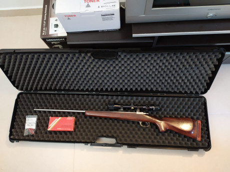 Un compañero del club me pide que le ponga en venta el siguiente rifle:

Santa Bárbara cal. 300 Winchester-Magnum.

Este 00