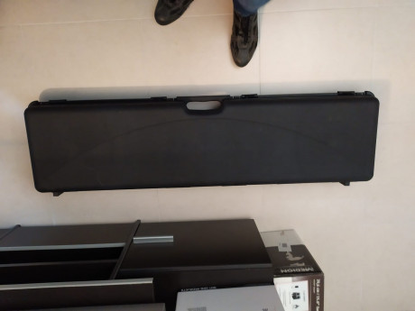 Un compañero del club me pide que le ponga en venta el siguiente rifle:

Santa Bárbara cal. 300 Winchester-Magnum.

Este 21