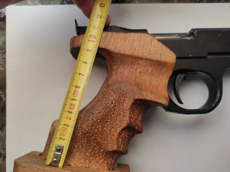 -Hola, 
pongo a la venta esta pistola del calibre 22 l.r., con varias posibilidades de ajuste del gatillo.
Con 50