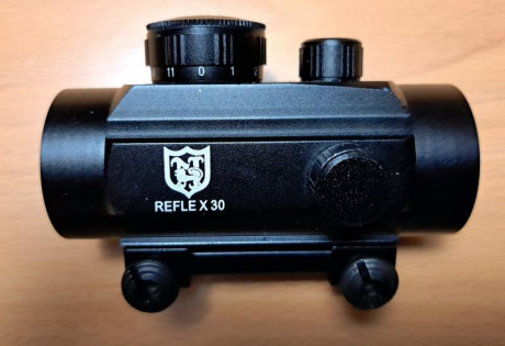 Vendo Red Dot Nikko Stirling.
30 € portes incluidos Península. 01